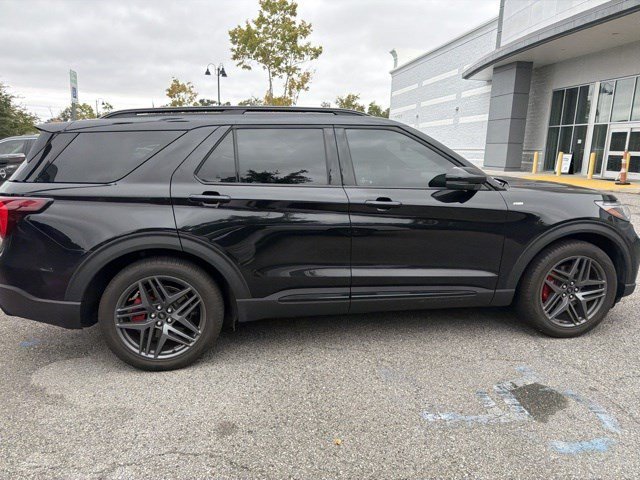 Certified Used 2025 Black Metallic Ford ST-Line image 32