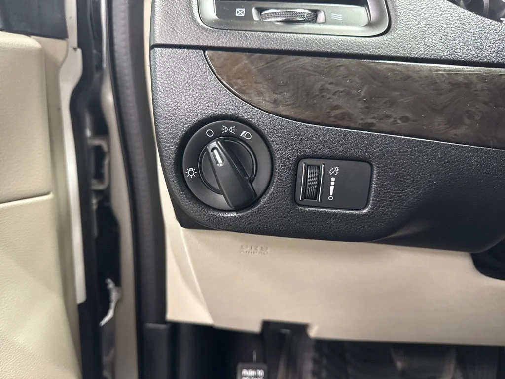 Used 2020 White Dodge SE image 9