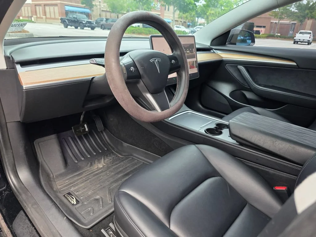 Used 2022  Tesla Long Range image 11