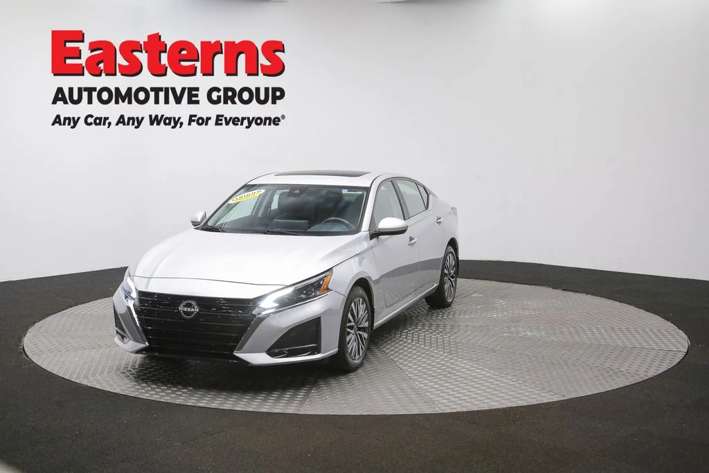 Used 2023 Silver Nissan 2.5 SV image 57