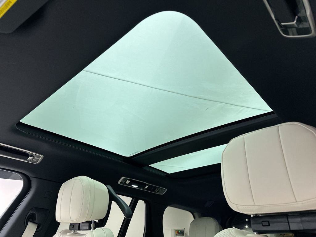 New 2026 Santorini Black Land Rover SE image 11
