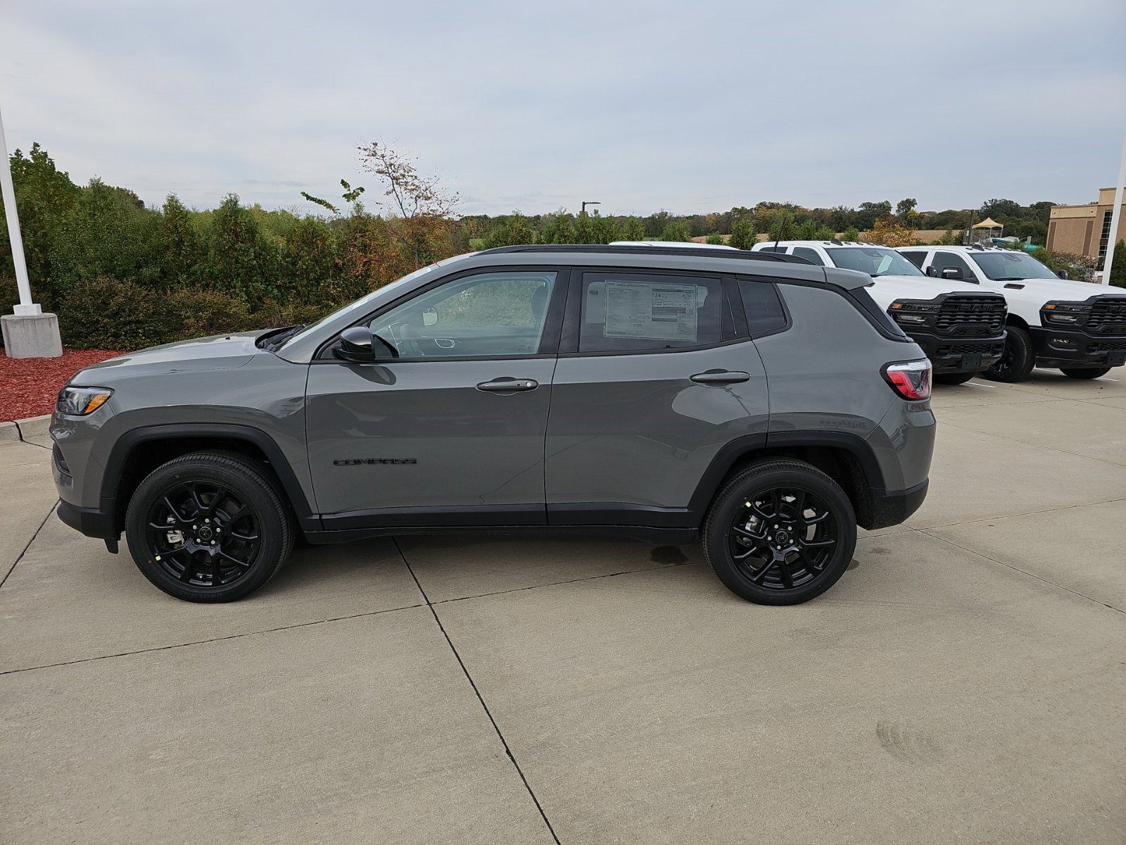 New 2027 Sting-Gray Clearcoat Jeep Latitude Altitude image 2