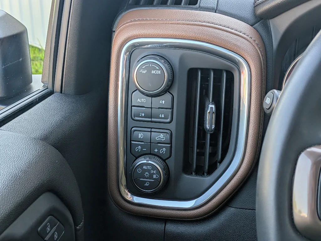Used 2023 BLACK Chevrolet High Country image 17