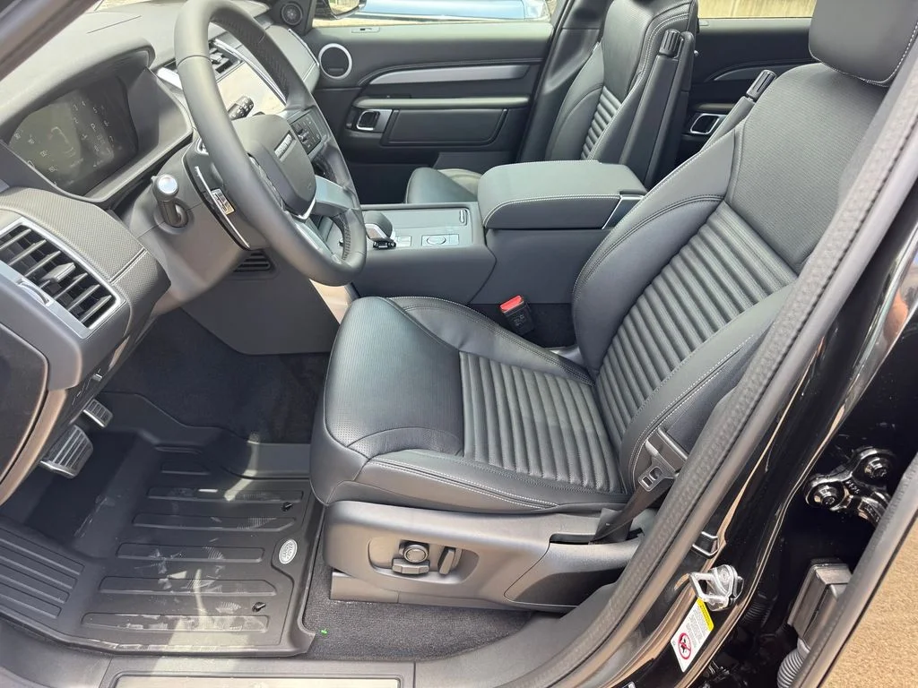 New 2026 Santorini Black Land Rover Gemini Edition image 10