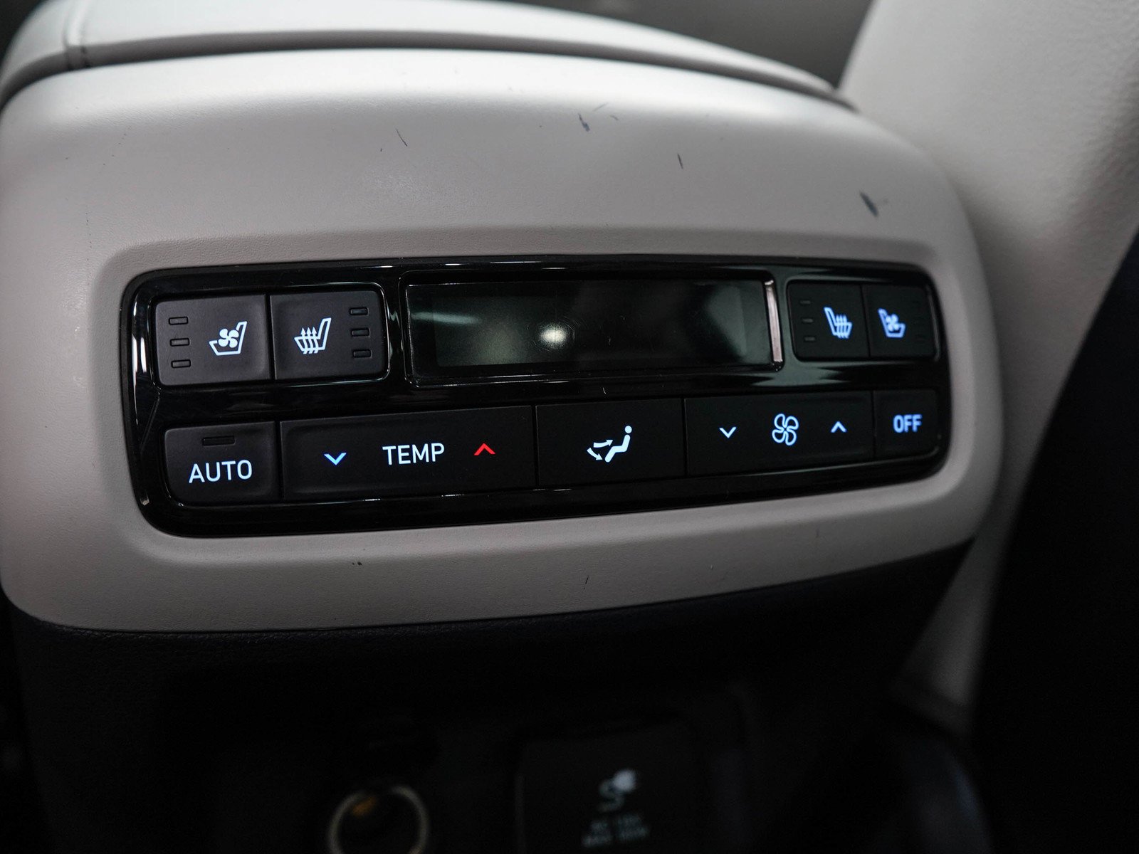 2024 Hyundai Palisade Limited - Photo 18