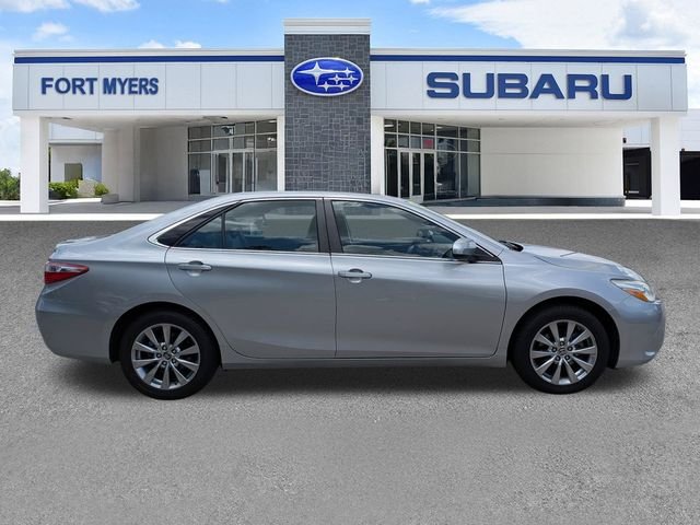 Used 2015 Silver Toyota XLE image 3
