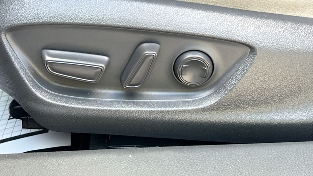 Used 2018 Red Toyota SE image 15