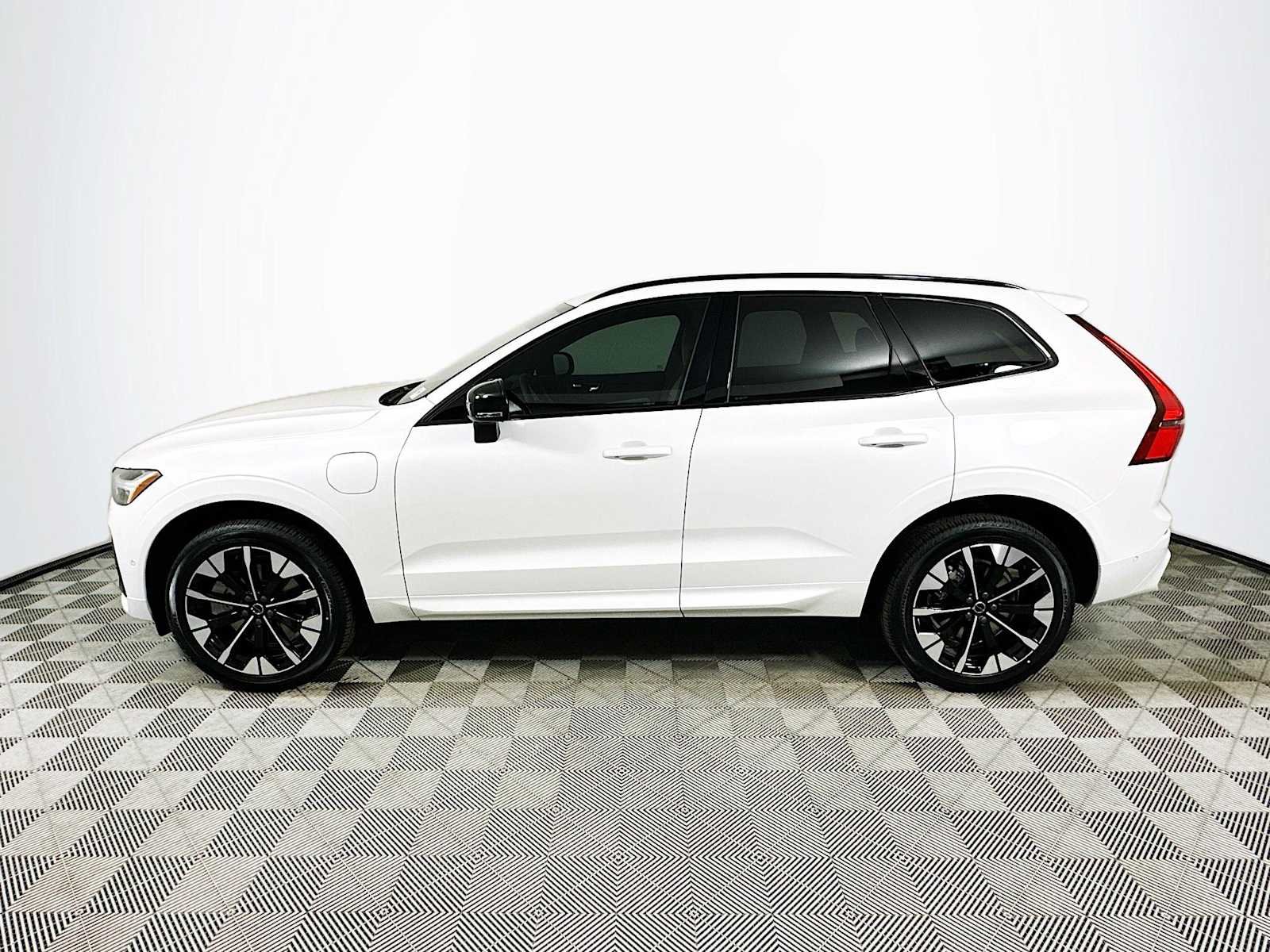 2026 Volvo XC60 Plus