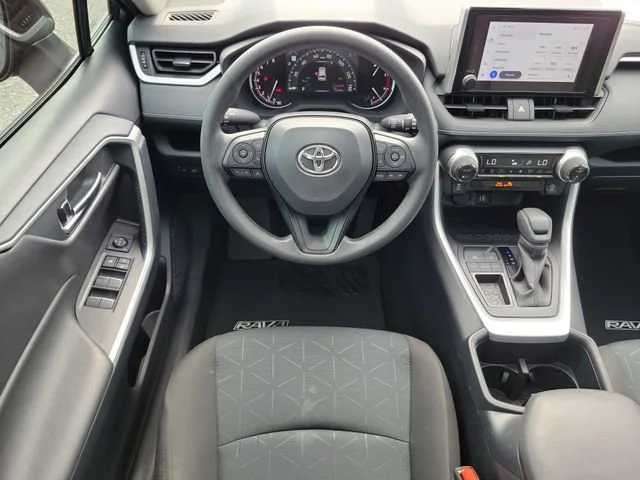2025 Toyota RAV4 XLE - Photo 16
