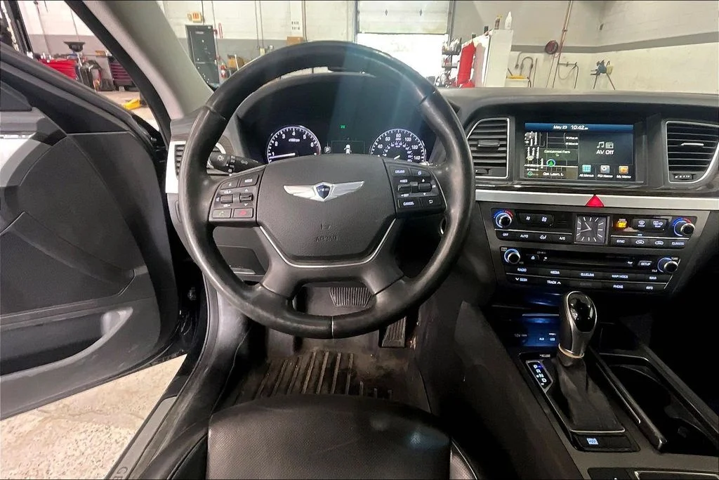 Used 2015 Black Hyundai 3.8 image 4