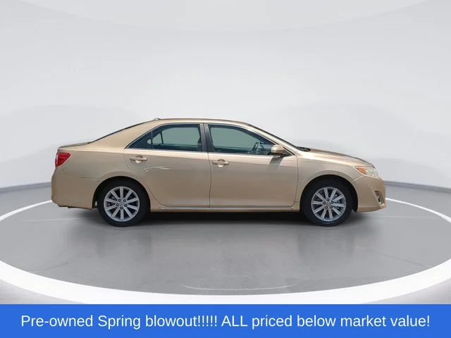 Used 2012 Beige Toyota XLE image 9