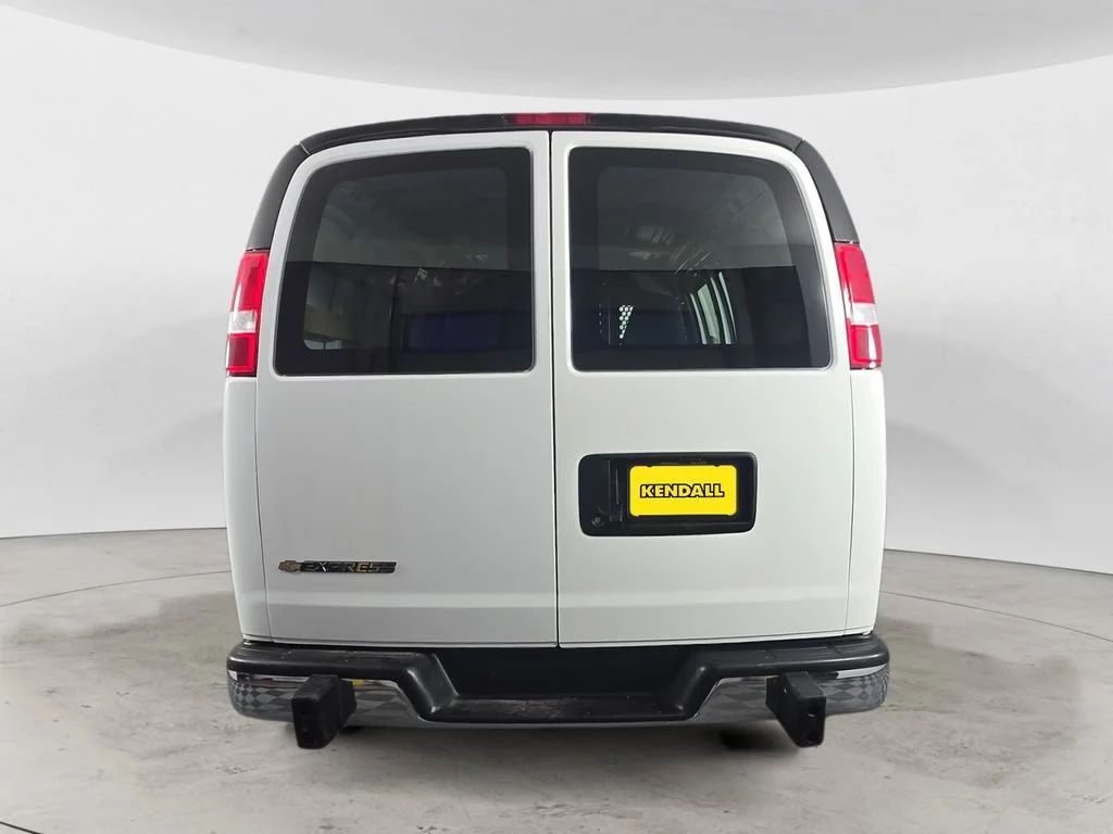 Used 2024 Summit White Chevrolet WT image 6