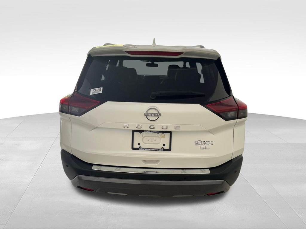 Used 2023 White Nissan SL image 4