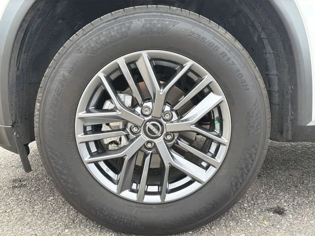 Used 2025 Silver Nissan S image 10