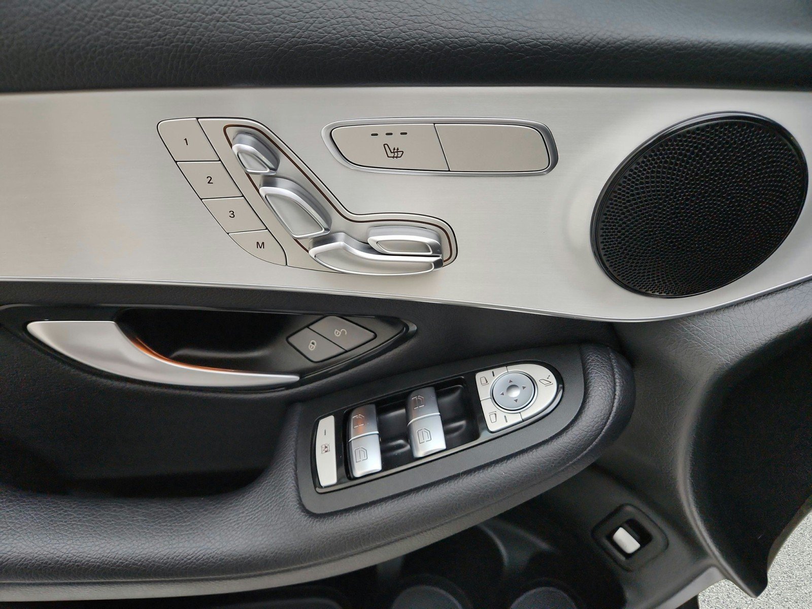Used 2021 Mojave Silver Metallic Mercedes-Benz GLC 300 image 26