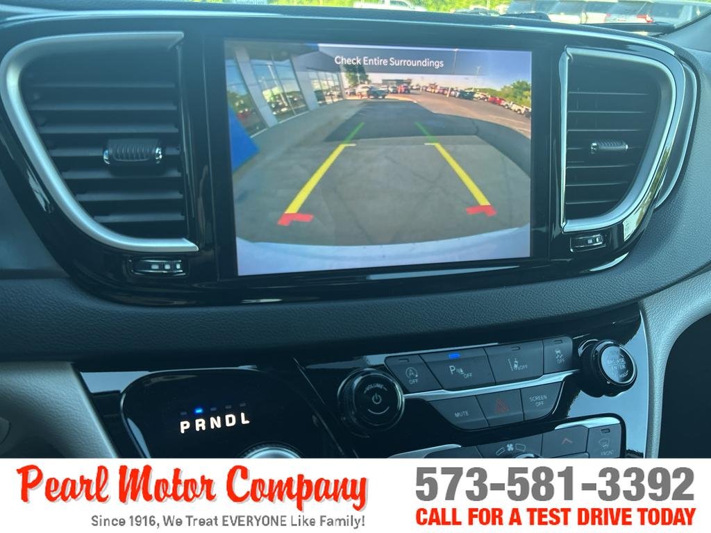 2024 Chrysler Pacifica Touring L - Photo 16