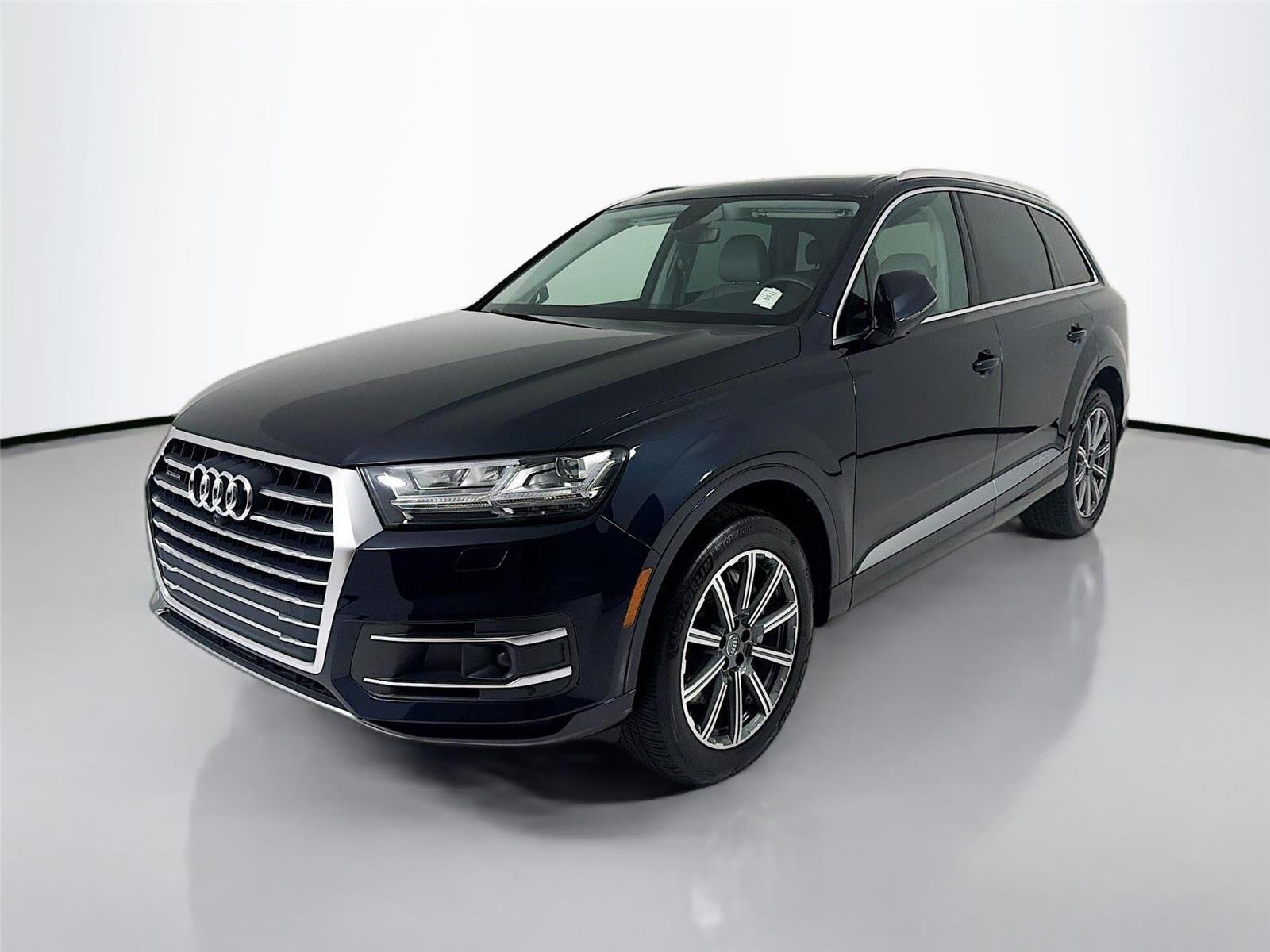 Used 2018  AUDI  image 1