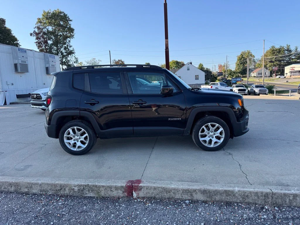 Used 2017 Black Jeep Latitude image 5
