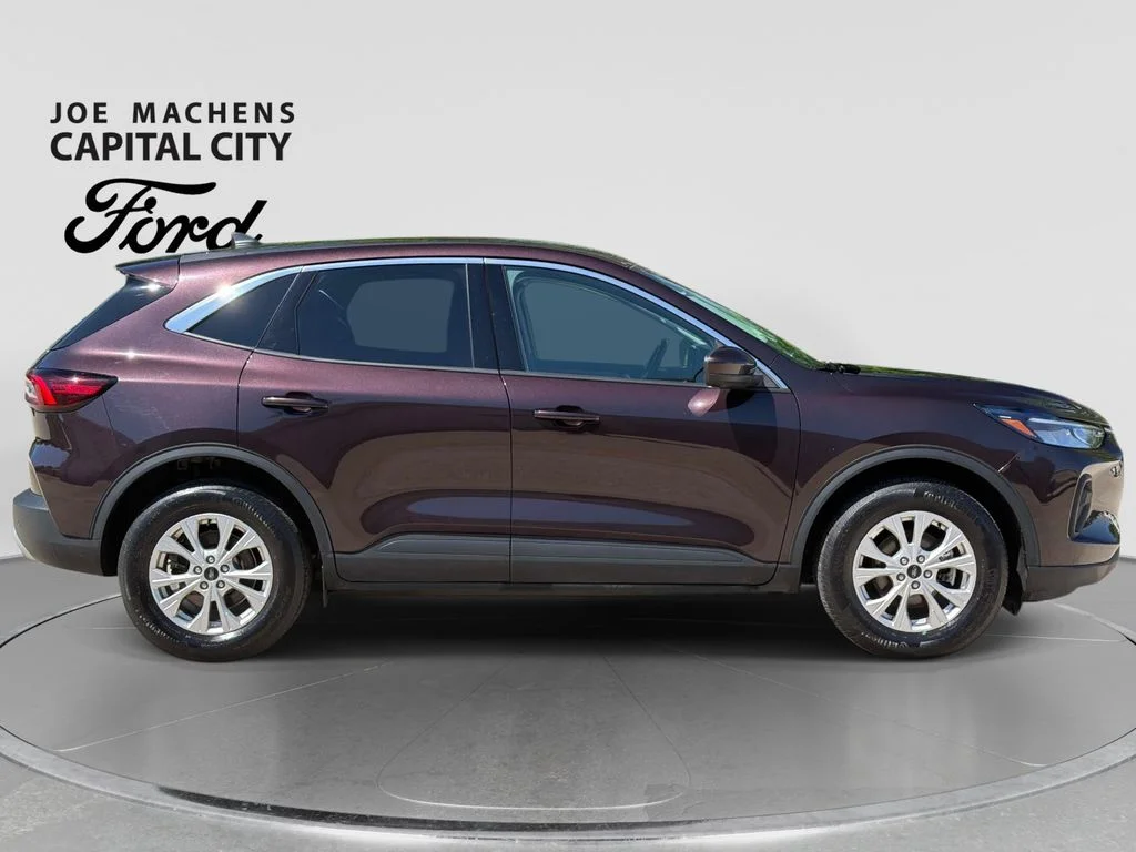 Used 2023 Cinnabar Red Ford Active image 3
