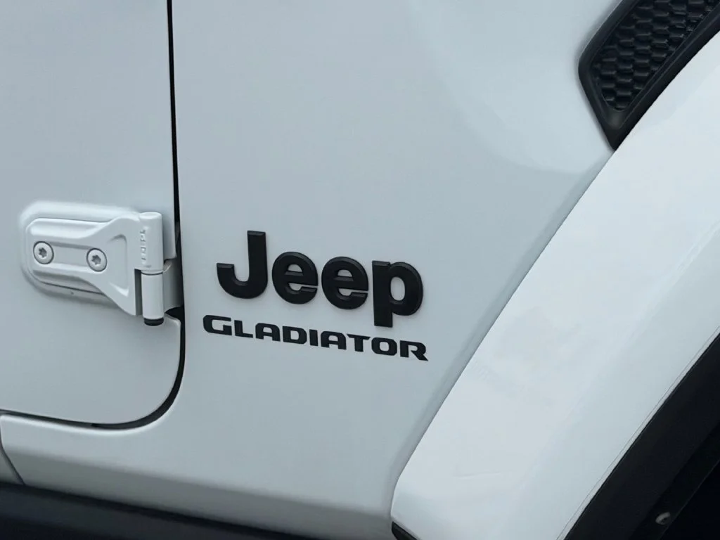 Used 2022 White Jeep Willys image 10