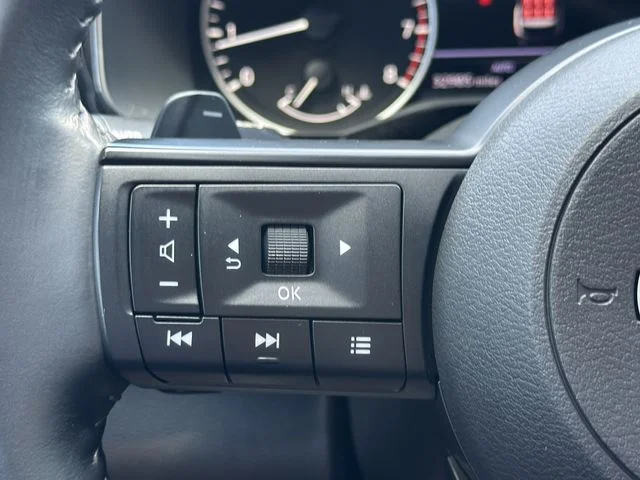 Used 2024 Gray Nissan SV image 17