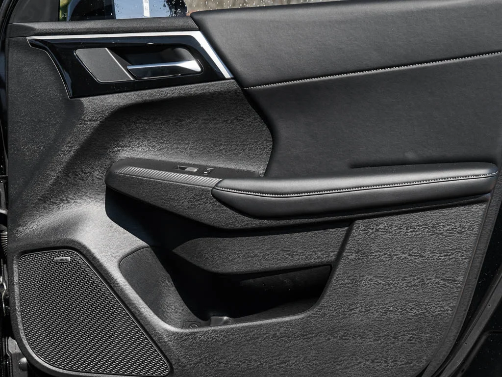 New 2026 Black Diamond Mitsubishi SE image 10