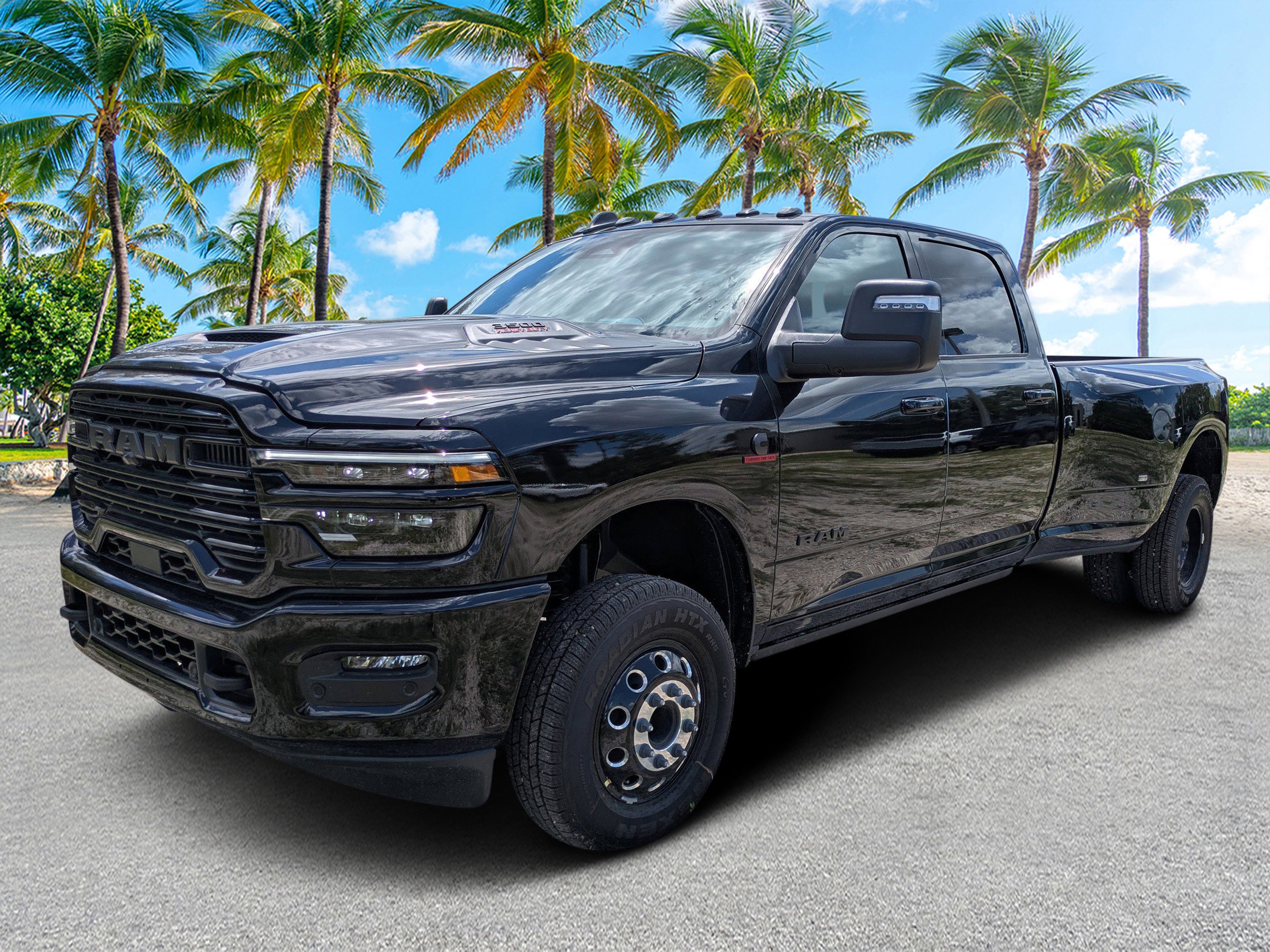 New 2026 Diamond Black Crystal Pearl-Coat Exterior Paint RAM Laramie image 7