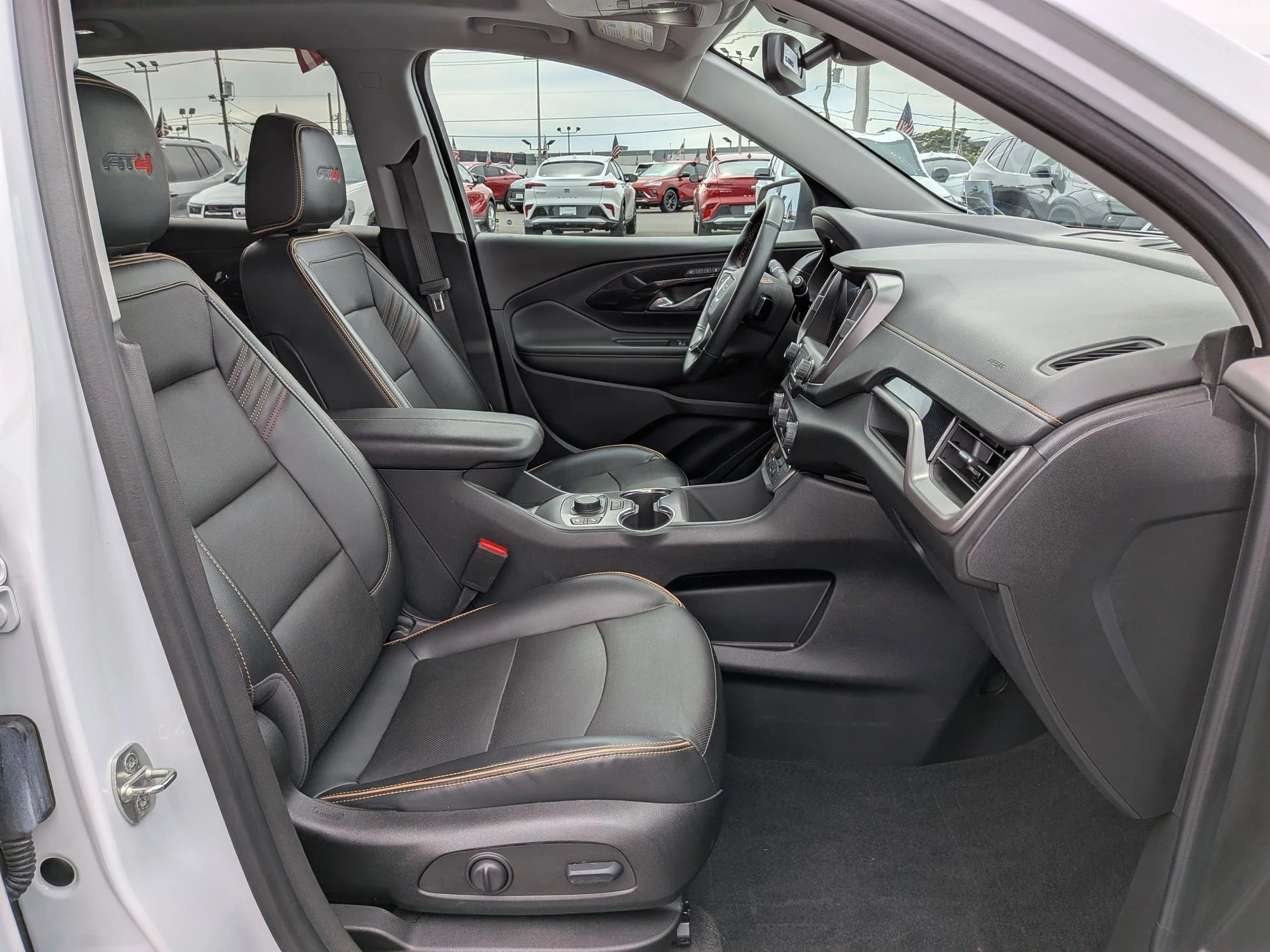 Used 2023 White Frost Tricoat GMC AT4 image 28