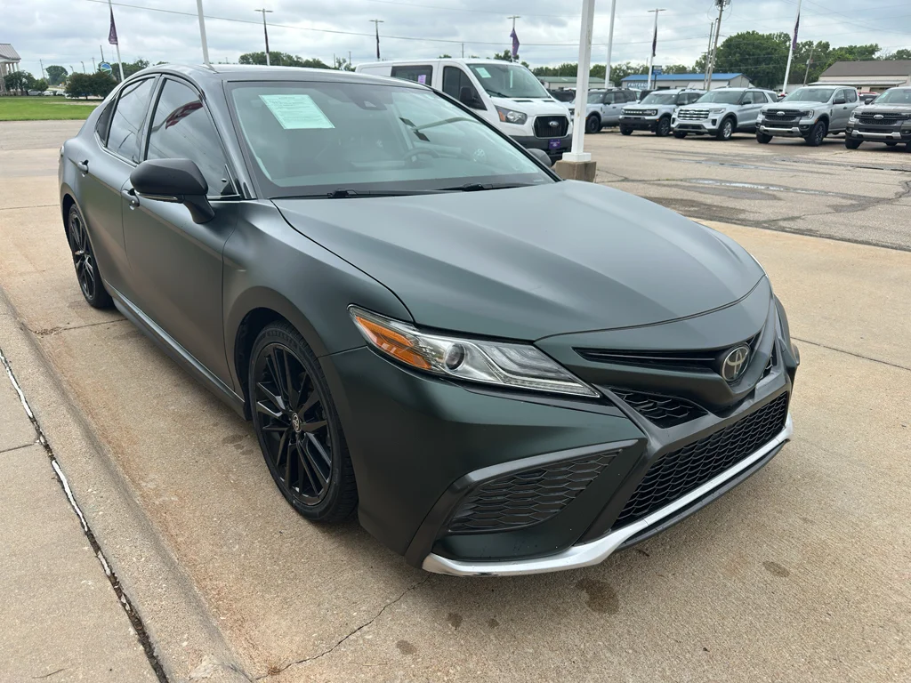 Used 2022  Toyota XSE V6 image 7