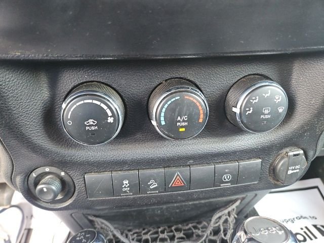 Used 2013 Black Jeep Unlimited Sahara image 22