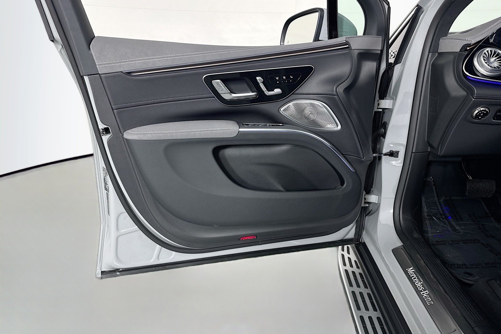 New 2026 MANUFAKTUR Alpine Grey Mercedes-Benz EQS 400 4MATIC® SUV image 20