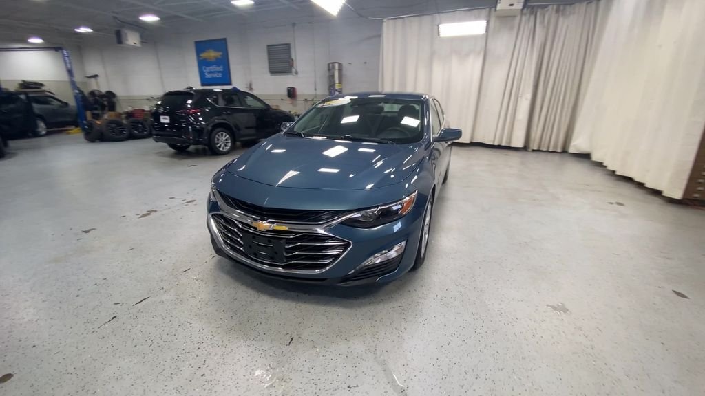 Used 2024 Lakeshore Blue Chevrolet LT image 5