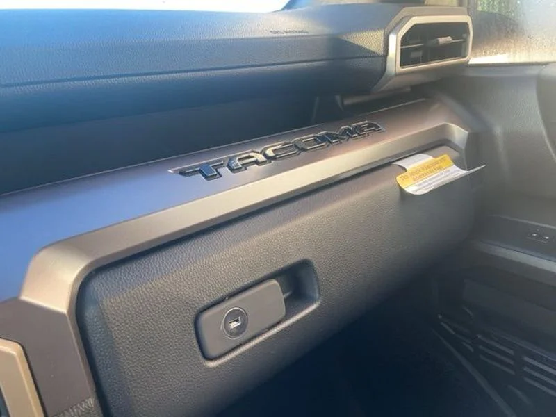 2026 Toyota Tacoma SR5 - Photo 15