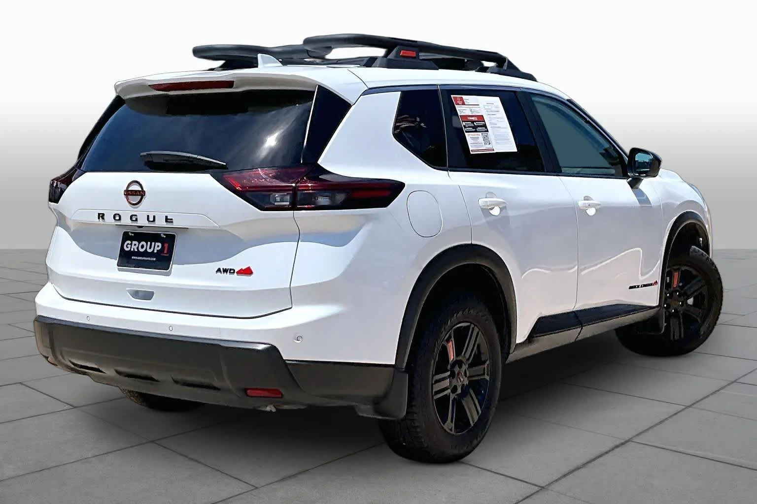 Used 2025 Everest White Pearl Nissan Rock Creek image 12