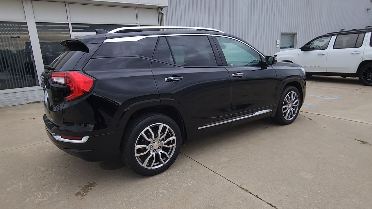 Used 2023 EBONY TWILIGHT METALLIC GMC Denali image 8