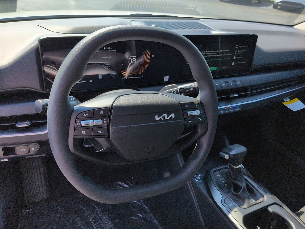 New 2026 Snow White Pearl Kia LX image 9
