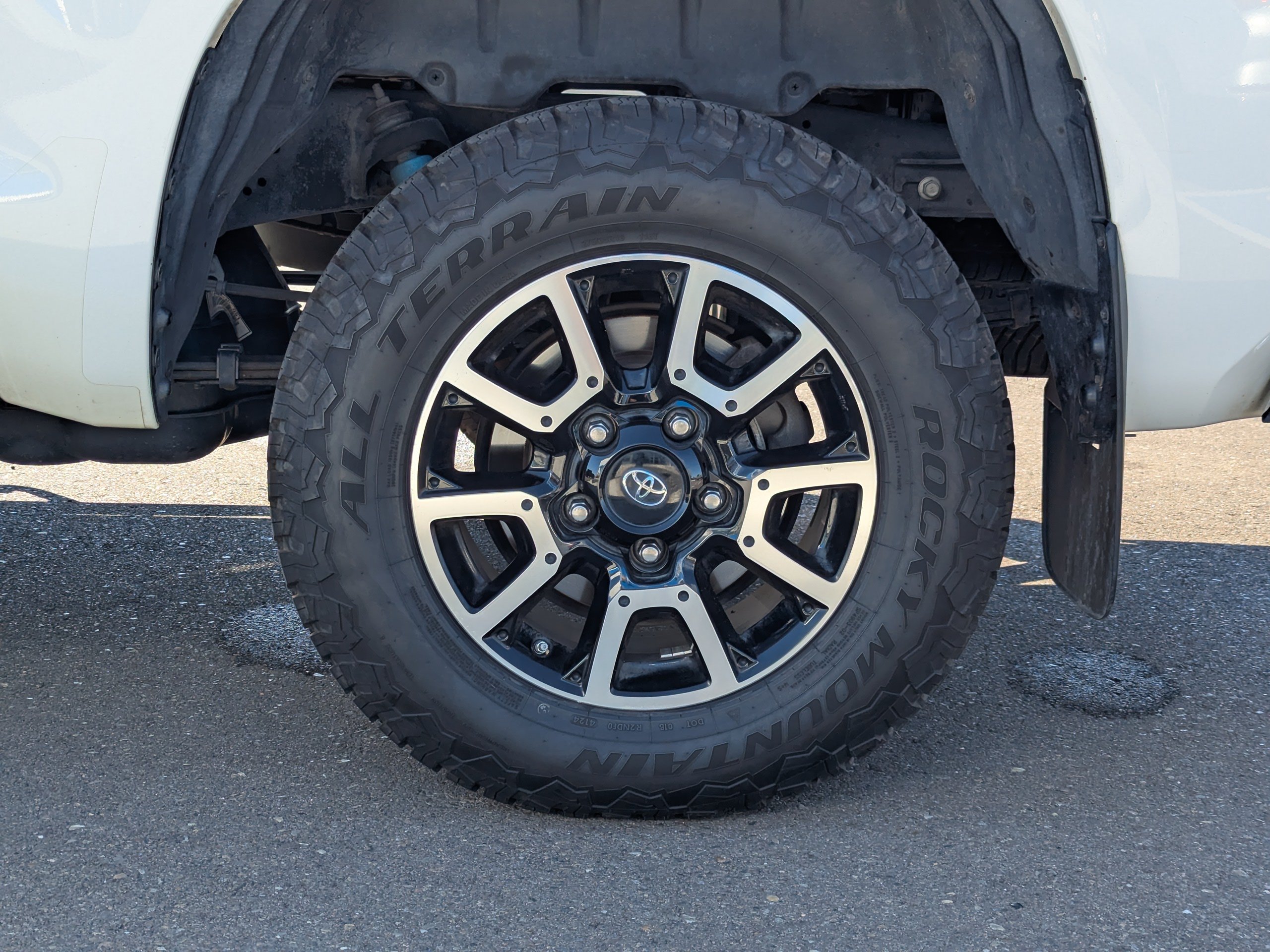 Used 2018 White Toyota SR5 image 47
