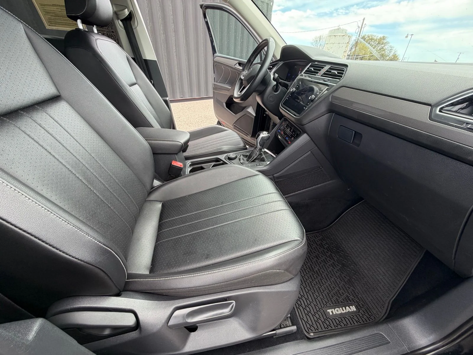 Used 2022  Volkswagen 2.0T SE image 31