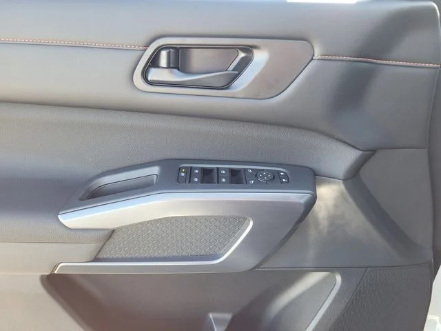 New 2026 Everest White Pearl TriCoat Nissan Rock Creek® image 20