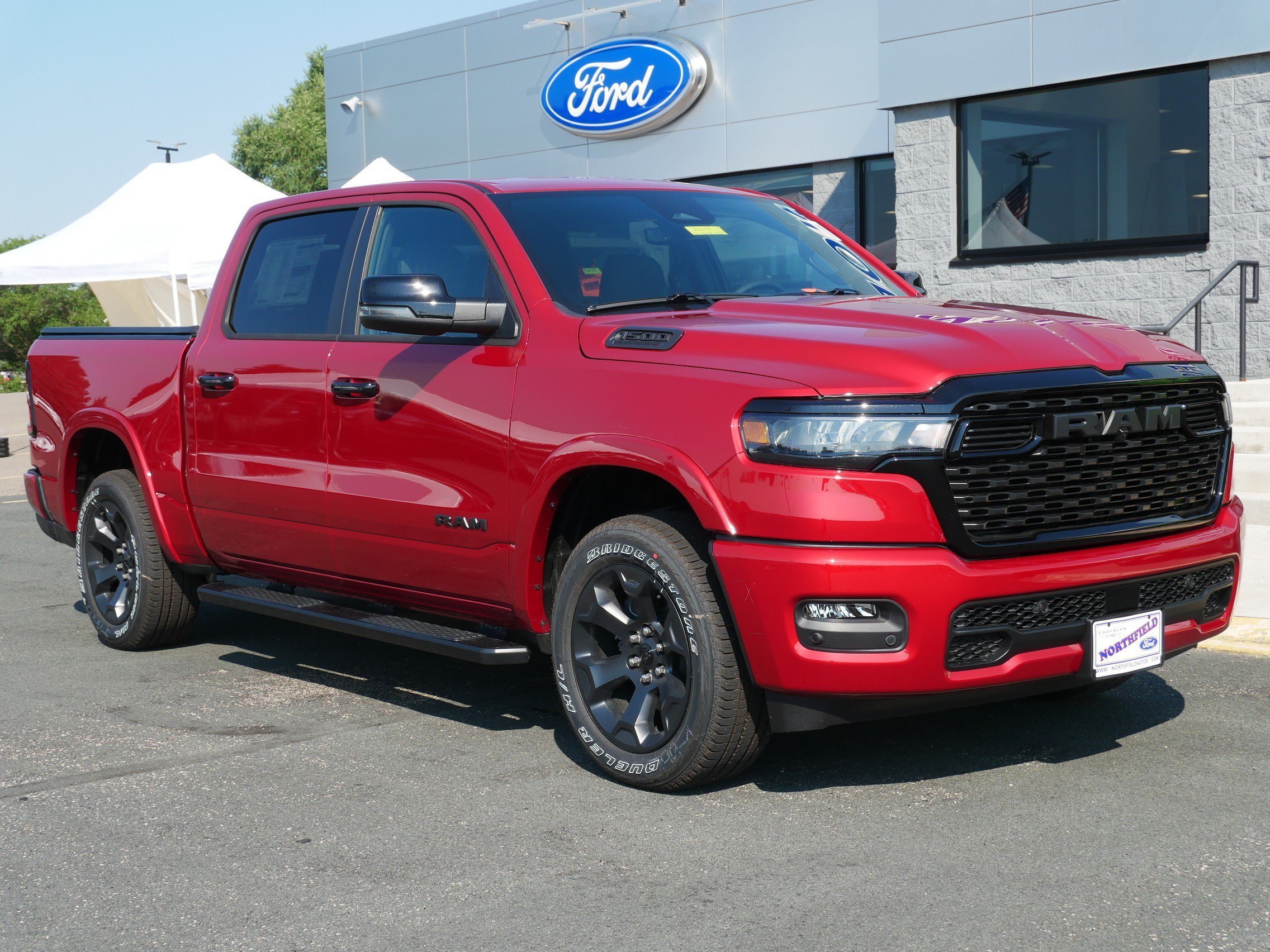 New 2026 Molten Red Pearl-Coat Exterior Paint RAM Big Horn image 2