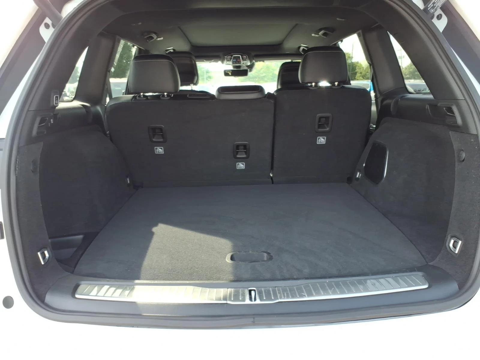 Used 2024 WHITE JEEP OVRLND image 19
