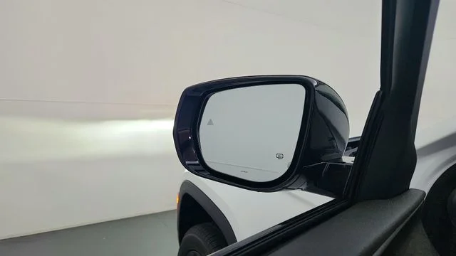 New 2026 Bright White Clear-Coat Exterior Paint Jeep Limited image 19