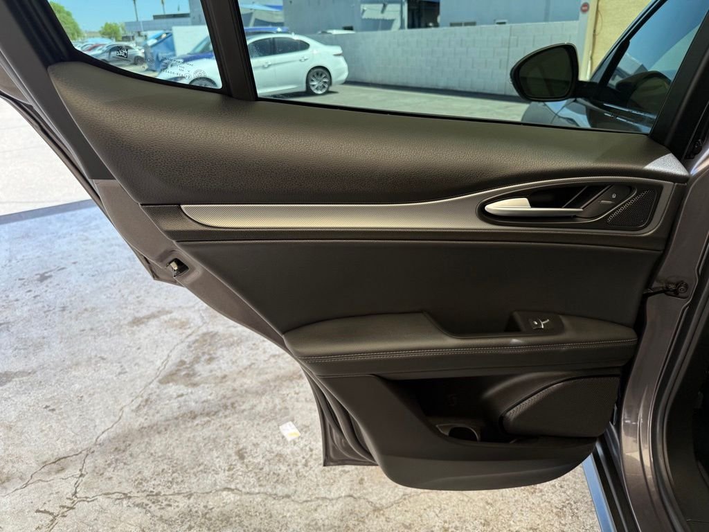 New 2025 Vesuvio Gray Metallic Exterior Paint Alfa Romeo Base image 20