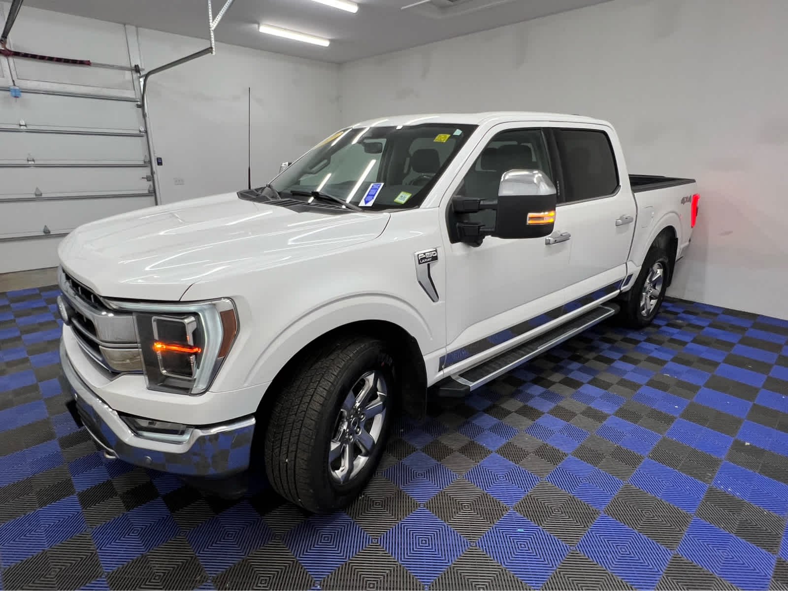 Used 2023 Star White Metallic Tri-Coat Ford LARIAT image 15