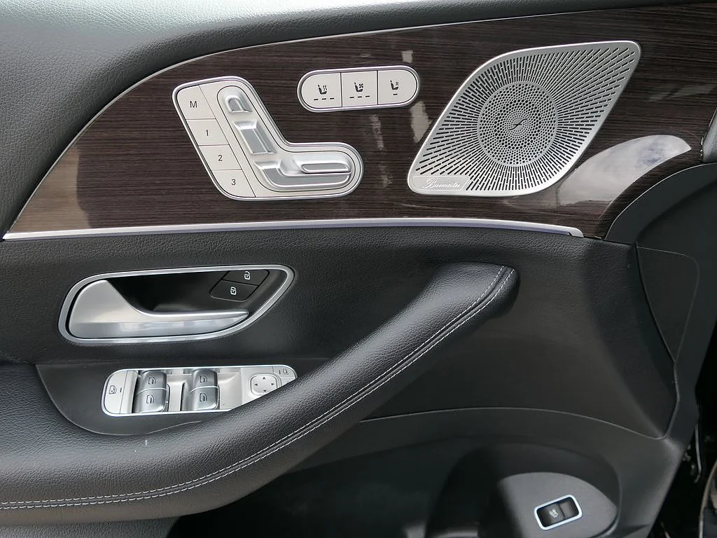 Used 2025 Black Mercedes-Benz GLS 450 image 12