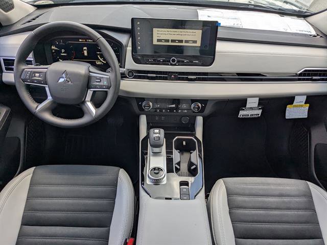 Used 2025 Black Diamond Mitsubishi SE image 32