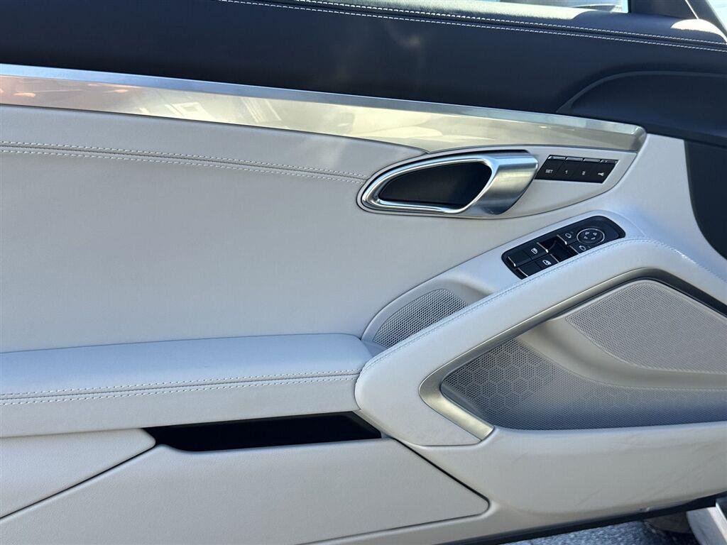 Used 2024  Porsche Style Edition image 14