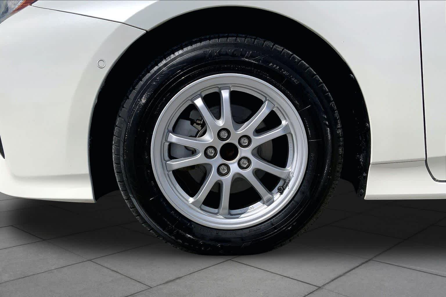 Used 2017 Blizzard Pearl Toyota Four image 11