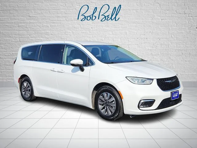 2023 Chrysler Pacifica Hybrid Touring L Hybrid's photo
