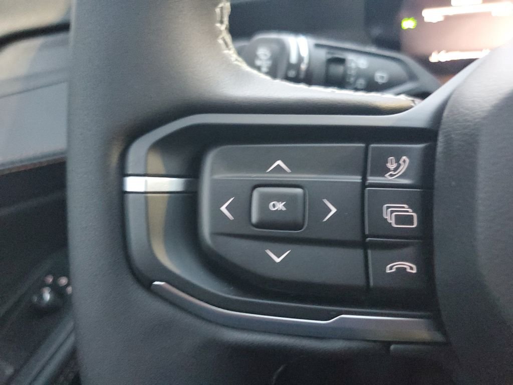 New 2026 Diamond Black Crystal Pearlcoat Jeep Limited image 24